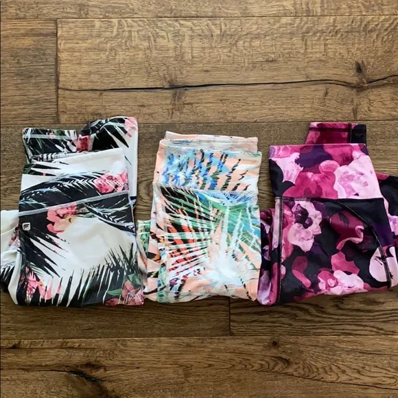 🛍STEAL OF A DEAL! 3 FABLETICS LEGGINGS PACK!🛍 - Picture 1 of 4